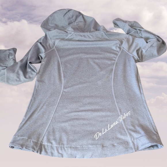 Danskin Medium NWOT Activewear Soft Grey Hoodie with long sleeves Thumb Access. - Picture 5 of 8